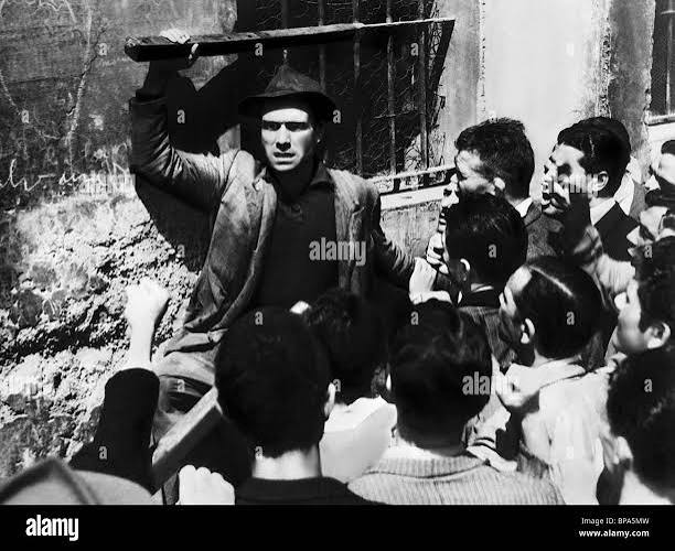 LAMBERTO MAGGIORANI BICYCLE THIEVES; THE BICYCLE THIEF; LADRI DI BICICLETTE  (1948 Stock Photo - Alamy
