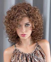 Coiffure Mi Courte Frisee Coiffures Bouclees Naturelles Coiffures Courtes Frisees Coiffure Mi Courte
