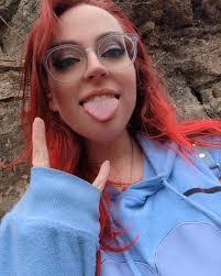 Amanda Detrick's Instagram, Twitter & Facebook