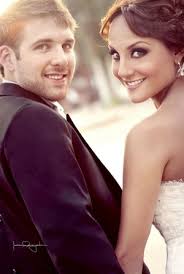 Lic. Laura del Bosque González y Arq. Nathan Drumm contrajeron matrimonio  religioso en la parroquia Los Ángeles el viernes 16 de octubre de 2009.  Estudio Laura Grageda Las Bodas de El Siglo /