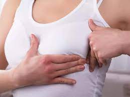 Breast Pain,பெண்களை மட்டுமே குறிவைக்கும் மார்பு வலி ஏன்? தவிர்க்க முடியுமா?  - causes symptoms and avoidance of breast pain for women - Samayam Tamil
