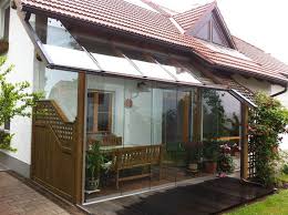 Uberdachung Nachtraglich Schliessen Mit Einer Glasschiebewand Von Sunflex Fur Ein Lauschiges Windschutz Terrasse Uberdachung Terrasse Wintergarten Einrichtung