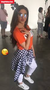 هناك أيضًا خطر مشاركة الصور غير اللائقة (حصلت snapchat على سمعة كونها التطبيق الأمثل للرسائل النصية القصيرة). ØµÙˆØ± Ø­Ù„Ø§ Ø§Ù„ØªØ±Ùƒ Ø¬Ù…ÙŠÙ„Ø© ÙØ§ØªÙ†Ø© ÙˆÙ…Ø«ÙŠØ±Ø©
