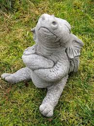 Trotziger Drache Aus Steinguss Frostfeste Drachenfigur Fur Den Garten Steinfiguren Bronzefiguren Gusseisendeko Und Gartenfiguren