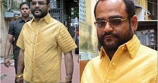 Tỷ phú Ấn Độ mặc áo vàng ròng nặng hơn 4kg