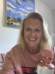 Lisa BHA sings for 24 hours and raises £1,000!