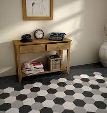 Bonsoir possedant un carrelage noir en gres cerame je desirerais savoir si vous avez des astuces pour le decrasser. Tomettes Hexagones Carrelage Hexagonal 17 5x20 Tomette Design Hexatile Ivoire Blanc Casse Mat 20339 0 71m As De Carreaux As De Carreaux