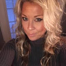 Amanda Blakeslee's Instagram, Twitter & Facebook