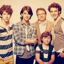 Jim and joanne scott didn't know they were going to raise the most famous faces of home improvement television when they. Jonas Brothers And Their Dad Jonas Brothers Frankie Jonas Jonas