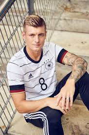 Adidas dfb deutschland home minikit em 2021 49,95 € * 64,95 * sportdeal24.de : Em 2020 Das Ist Das Neue Deutsche Trikot Fur Die Europameisterschaft Stern De