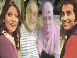 ولدت عام 1945 لأب سوري الأصل وأم سورية. Ø£Ø¨Ø±Ø²Ù‡Ø§ Ø®Ù„Ø¹ Ø§Ù„Ø­Ø¬Ø§Ø¨ 3 Ø´Ø§Ø¦Ø¹Ø§Øª Ø·Ø§Ø±Ø¯Øª Ø´Ù…Ø³ Ø§Ù„Ø¨Ø§Ø±ÙˆØ¯ÙŠ Ø¨ÙˆØ§Ø¨Ø© Ø£Ø®Ø¨Ø§Ø± Ø§Ù„ÙŠÙˆÙ… Ø§Ù„Ø¥Ù„ÙƒØªØ±ÙˆÙ†ÙŠØ©