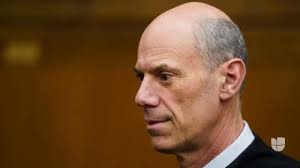 Se llama Christian Jackman, nació en. ueva York y camina las calles de la  37 Avenida, cada día con un traje distinto, pero siempre con la misma  elegancia y tranquilidad. Hoy hacía