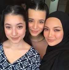 Adakah itu bapa kandung kepada neelofa dan adik beradik beliau yang sekian lama menjadi tanda tanya peminat? 10 Pasangan Adik Beradik Popular Yang Cun Buat Hati Jejaka Tertawan Lobak Merah