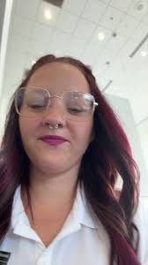 Holly Loomis's Instagram, Twitter & Facebook