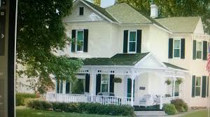 Green roof birdhouseinvite birds to make their home under the green roof of this adorable birdhouse. What S A Good Color To Paint My Flip Dark Green Roof
