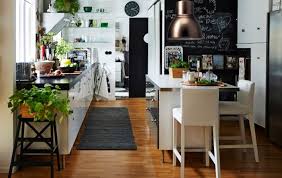 Amenager Une Cuisine En Longueur Amenagement Cuisine Idee Decoration Cuisine Cuisine Moderne Blanche