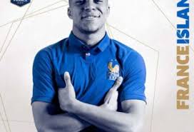 .le maillot 2 étoiles de l'équipe de france, victorieuse de la coupe du monde ce dimanche en celle du maillot paré des deux étoiles. Le Maillot De La France Avec 2 Etoiles Deja En Vente Foot Inside