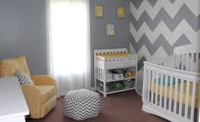 Deco De La Chambre Bebe Fille Sans Rose En 25 Idees Super Grey Baby Room Yellow Baby Room Baby Room Decor