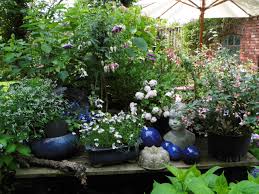 Dekotisch Im Garten Moorjuwel Garten Deko Tisch Juwelen