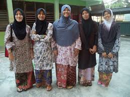 Kain pelikat sangat sesuai untuk kegunaan sendiri, untuk sedekah kami juga boleh membantu untuk waqafkan kain pelikat. 3 Cara Pakai Kain Batik Dengan Betul Yang Ramai Generasi Kini Tidak Tahu