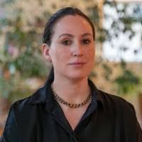 Elizabeth Cotter's Instagram, Twitter & Facebook