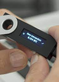 The ledger has a separate chip and screen to mitigate the potential security flaw of certain apps when dealing with any bitcoin wallet, one important thing we all need to do is note down the seed key/recovery phrase. Ledger Nano S Hardware Choose Your Wallet Bitcoin