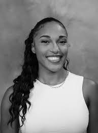 Gabrielle Sharp's Instagram, Twitter & Facebook