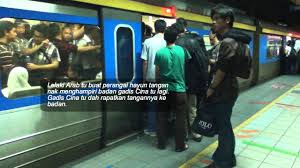 15 persediaan lain dari yehuwa yang dapat membantu kita pada waktu kesesakan ialah persahabatan yang kita nikmati dalam sidang kristen. Selamatkan Seorang Gadis Hampir Dicabul Dalam Tren Ini Pesanan Lelaki Berkenaan Kepada Semua Wanita
