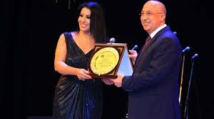منحها درع الإسكندرية.. مساءلة برلمانية للمحافظ بسبب سمية الخشاب