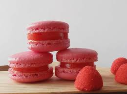 Macarons Aux Fraises Tagada Les Gourmandises De Sandrinella Macaron Fraises Tagada Patisserie