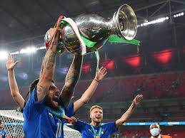Si tratta di un comportamento comune da molti anni nelle finali calcistiche. Isg6 Eynx62r3m