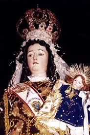 Encima tiene una cara preciosa y unas tetas totalmente acordes al resto del cuerpo. La Mamacha Carmen De Paucartambo El Peru Necesita De Fatima