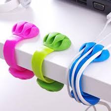 Wenn sie unter ihren schreibtisch geschaut haben und endlich genug von kabelschlangen haben, können sie sich hier wie folgt organisieren: System S Kabelmanager Kabel Clip Organizer Schreibtisch Kabelclip Kabelbefestigung Kabelfuhrung Fur Schreibtisch In Blau