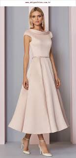 Schauen sie doch einfach selbst. Faszinierender Satin Portraitausschnitt Tee Lange A Linie Kleid Fur Die Brautmutter Mit Jp Wiese Ali Kleidung Brautmutter Tolle Kleider Kleider Hochzeit