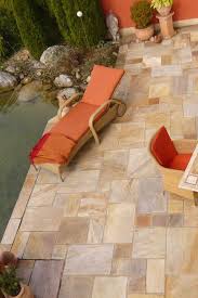 Mediterraner Garten Mit Passender Ausstattung In Stockdorf Bei Munchen Mediterraner Garten Schwimmteich Aussenmobel