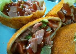 Celur dulu sosej dan crab stick tu, potong kecil dan gaul sekali dlm bancuhan telur. Resepi Roti Sandwich Sosej Lezat