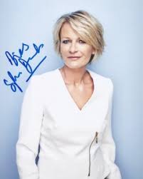 Dans affaire conclue, sophie davant rend un dernier hommage à djette, sa sophie davant : Sophie Davant Autograph Signed Photo