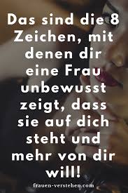Selbst wenn ihr in einer gruppe unterwegs seid merkst du, dass sie mit dir am häufigsten spricht. Steht Sie Auf Dich 8 Anzeichen Dass Sie In Dich Verliebt Ist Frauen Verstehen Flirten Lernen Korpersprache Lesen Flirten Tipps