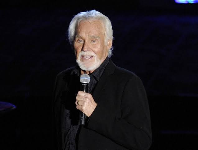 Kenny Rogers says farewell to the road