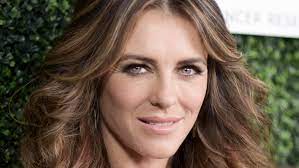 Elizabeth hurley, 10 июня 1965 • 55 лет. Elizabeth Hurley Wirft Sich In Knappen Bikini Mit 54 Jahren