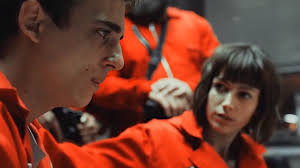 A polícia desconfia de que há um espião entre eles. La Casa De Papel Rio Tokio Scenes Youtube