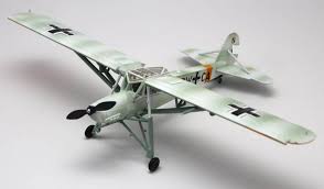 Es el avión más conocido de la compañía, debido a su amplia utilización durante el conflicto. Fi 156 Fieseler Storch Luftwaffe Operation Barbarossa Warbirdmodelle