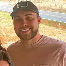 Beth Minton's Instagram, Twitter & Facebook