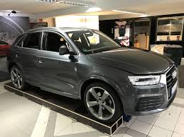 Blasenfrei verkleben möglich dank micro luftkanälen. Audi Q 3 Folierung In Blau Matt Wrap A Car