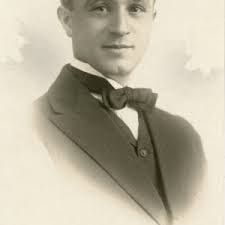 Fred Worth's Instagram, Twitter & Facebook