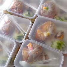 Masukkan dua tiga biji telur rebus ke dalam gulai ini. Surasa Catering Nasi Putih Kari Ayam Ikan Masin ÙÙŠØ³Ø¨ÙˆÙƒ
