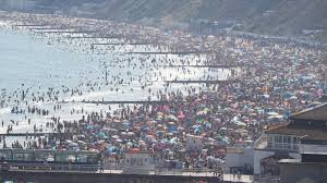 Only 30 minutes from the dorset resort, bournemouth beaches are a great place to visit whilst staying in dorset at the dorset resort. Thousands Of People Flock To Dorset And Hampshire Beaches Bbc News