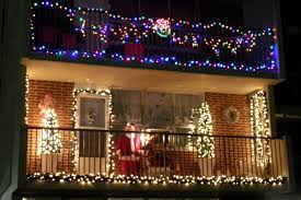 20 Cool Christmas Lights Decorating Ideas For Balcony Christmas Apartment Christmas Decorations Apartment Balcony Decor