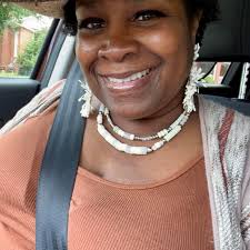 VIDE employee, Imoni Ottley, wears Pearls & Chucks in celebration of Vice  President Kamala Harris' historic swearing-in as the United States' first  female VP!