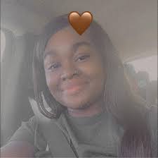 Who can take graduation photos in eclectic style in two locations?